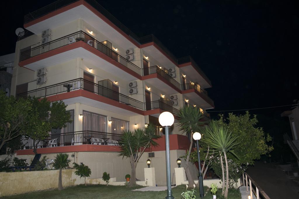 Hotel Milton Mavrovoúnion Екстериор снимка