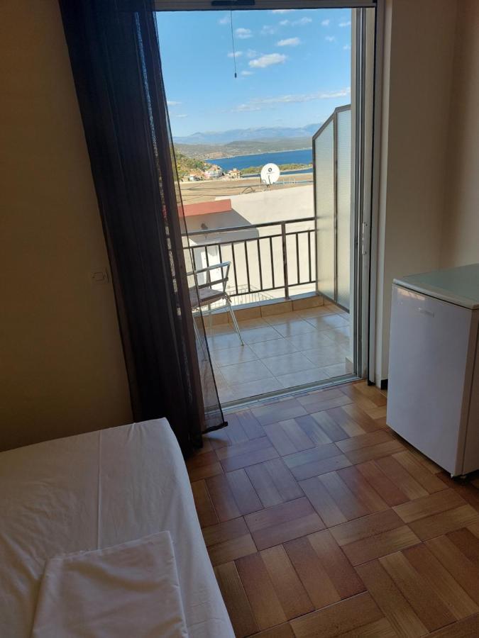 Hotel Milton Mavrovoúnion Екстериор снимка