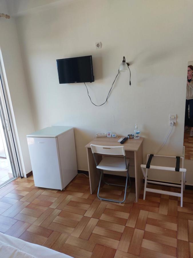 Hotel Milton Mavrovoúnion Екстериор снимка