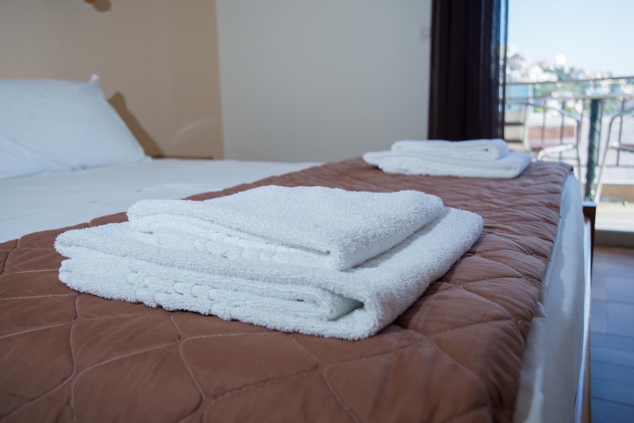 Hotel Milton Mavrovoúnion Екстериор снимка