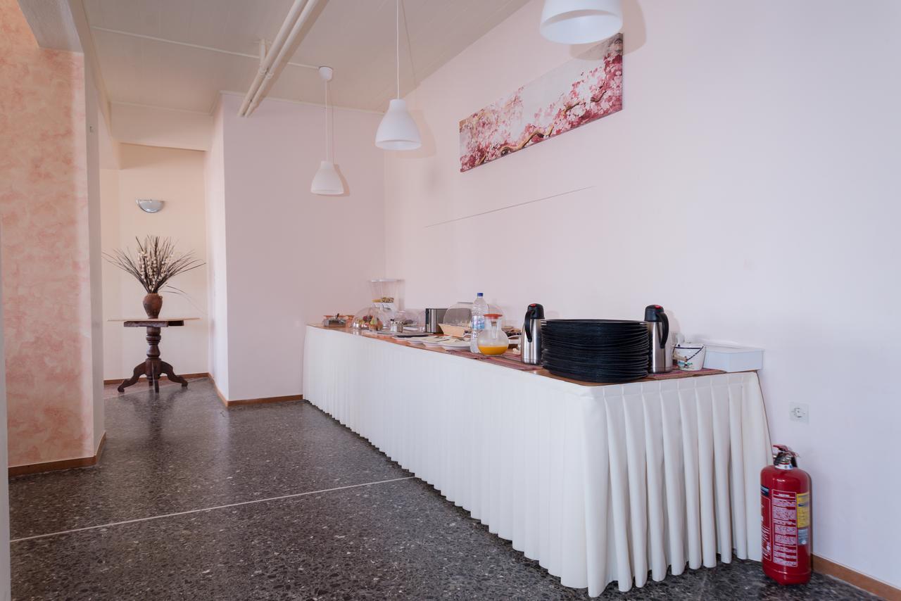 Hotel Milton Mavrovoúnion Екстериор снимка