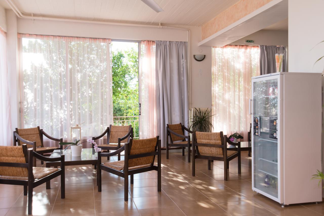 Hotel Milton Mavrovoúnion Екстериор снимка