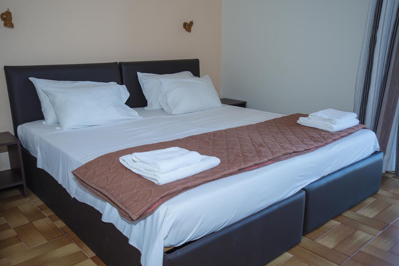 Hotel Milton Mavrovoúnion Екстериор снимка