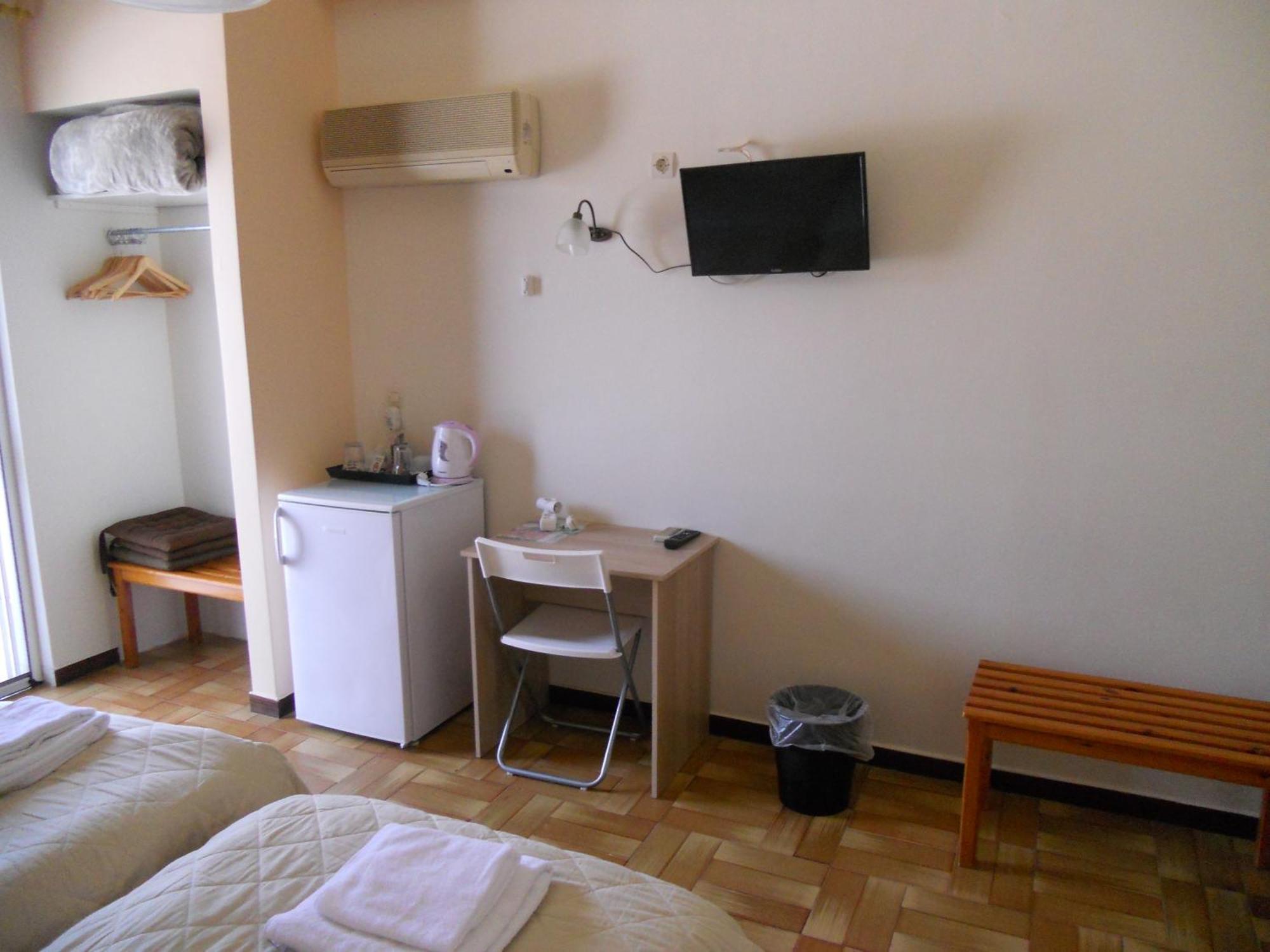 Hotel Milton Mavrovoúnion Екстериор снимка