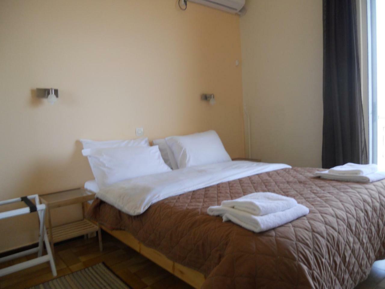 Hotel Milton Mavrovoúnion Екстериор снимка