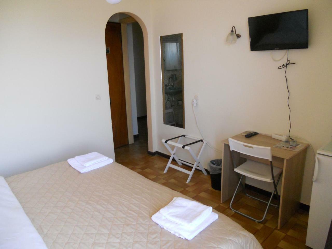 Hotel Milton Mavrovoúnion Екстериор снимка