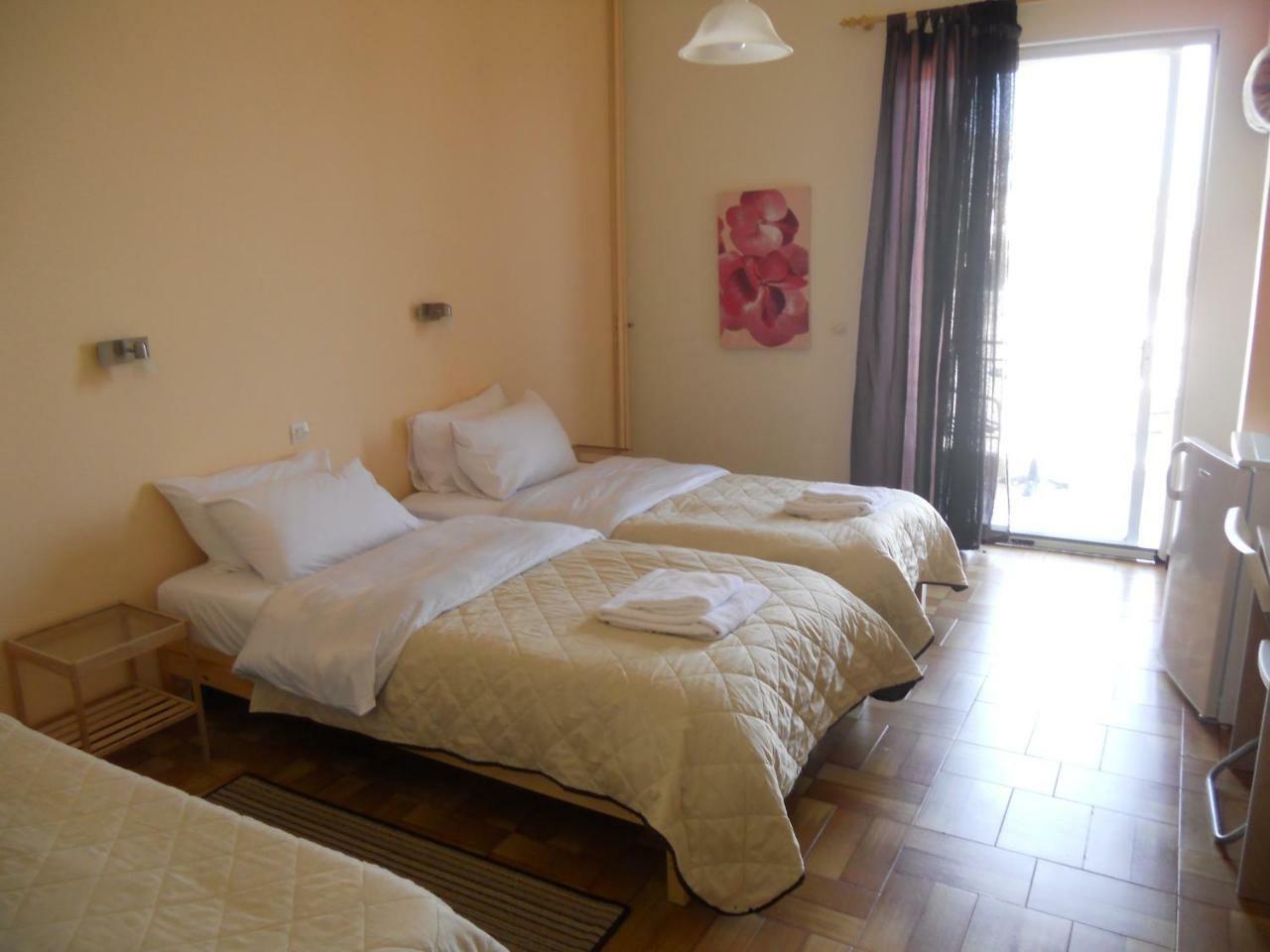 Hotel Milton Mavrovoúnion Екстериор снимка